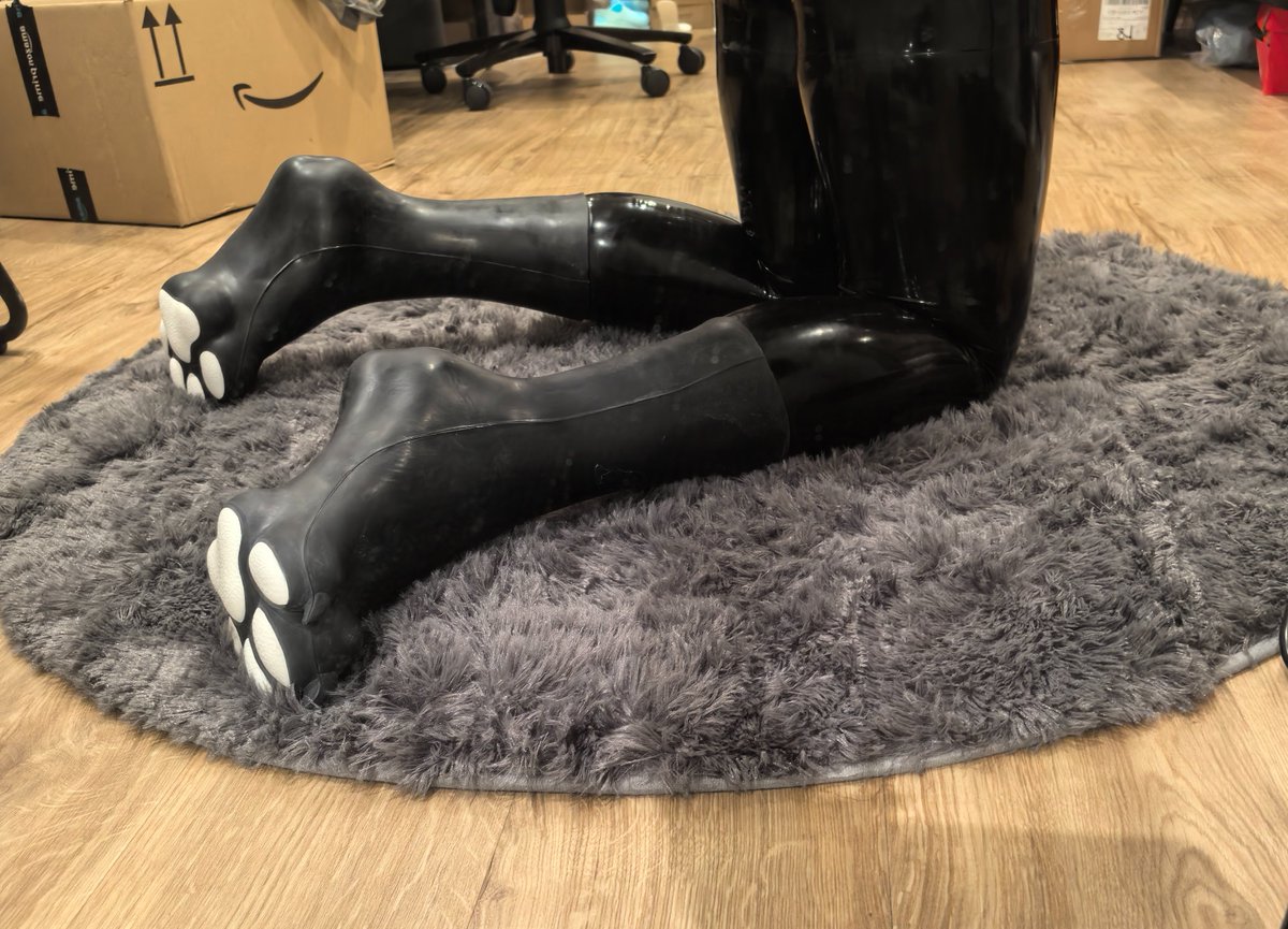 233Msb's tweet image. 练习的差不多了!
已经可以像狗狗一样走路了～
（虽然只能撑10分钟。。。）
#latex