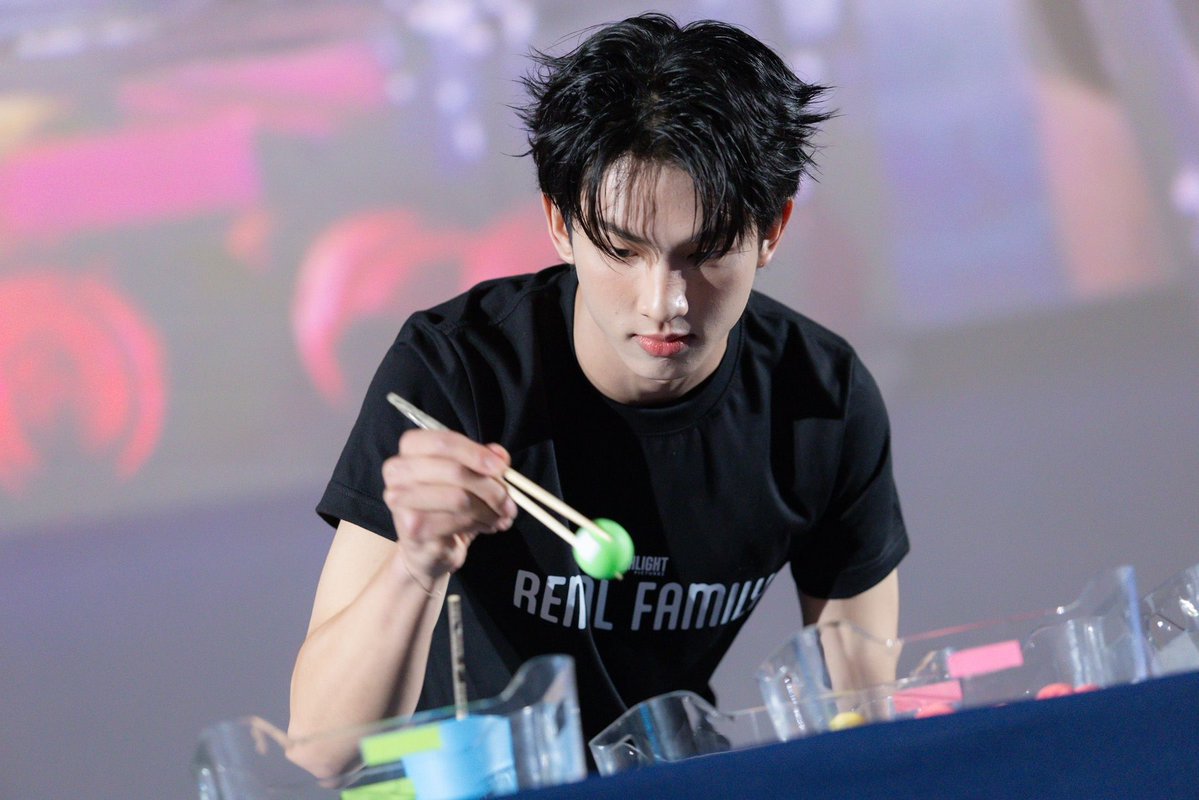 WeLoveSF's tweet image. 💞บรรยากาศความสนุก อบอุ่นหัวใจไปกับ
SEA, KEEN, SURF, JAVA, NONG NOOONG
ในรอบพิเศษ #SFFriendsScreening RENTAL FAMILY
ที่ SFW เซ็นทรัลเวิลด์

📸ผู้โชคดีสามารถดาวน์โหลดภาพ GROUP PHOTO ได้ตั้งแต่วันนี้ - 20 ม.ค. 69
คลิกดาวน์โหลดภาพที่ 👉 bit.ly/PG-SFFRental…