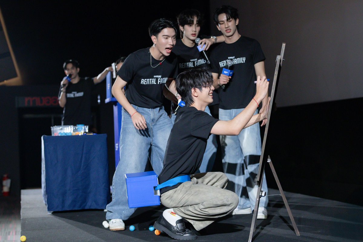 WeLoveSF's tweet image. 💞บรรยากาศความสนุก อบอุ่นหัวใจไปกับ
SEA, KEEN, SURF, JAVA, NONG NOOONG
ในรอบพิเศษ #SFFriendsScreening RENTAL FAMILY
ที่ SFW เซ็นทรัลเวิลด์

📸ผู้โชคดีสามารถดาวน์โหลดภาพ GROUP PHOTO ได้ตั้งแต่วันนี้ - 20 ม.ค. 69
คลิกดาวน์โหลดภาพที่ 👉 bit.ly/PG-SFFRental…