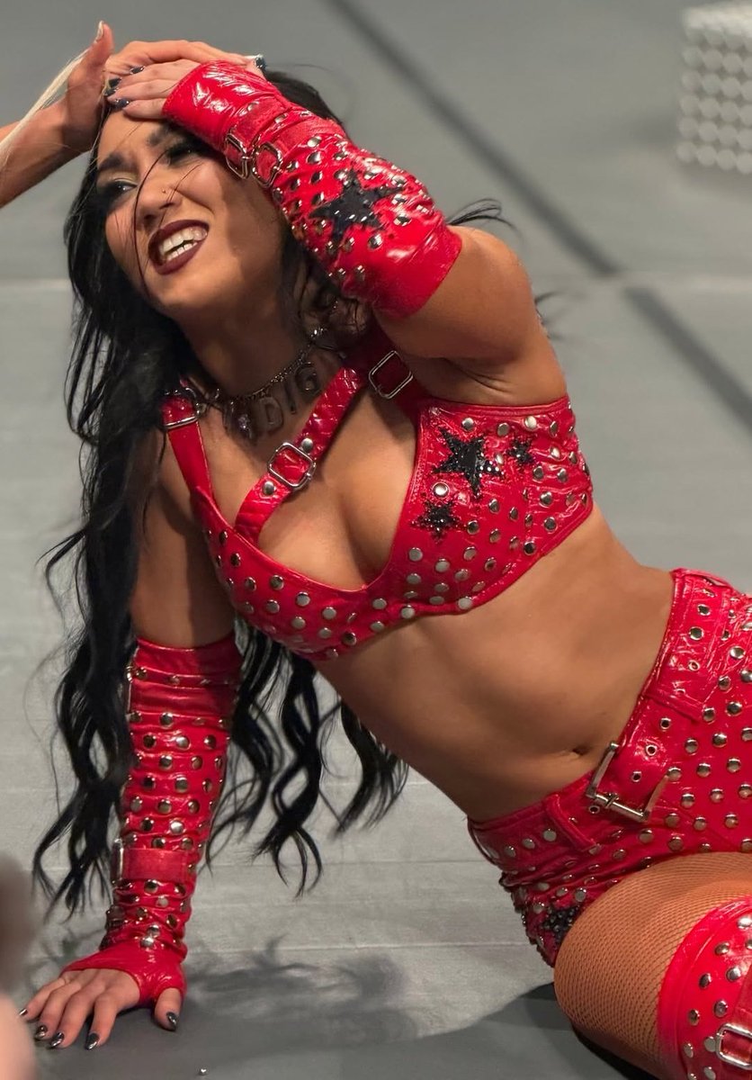 Roxy WOW 🔥❤️
#WWERaw

(📷: David_arno, IG)