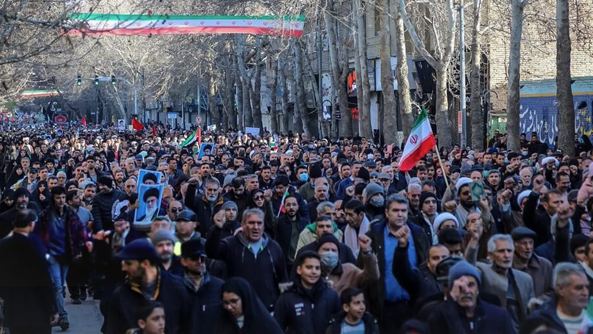 LAS QUE NO SALEN EN LAS NOTICIAS:

MILLONES DE PERSONAS EN IRÁN han tomado las calles de todo el país para enfrentar la desestabilización del Mossad y el proyecto de expansión del sionismo por Oriente Medio.

IRÁN 🇮🇷 12 DE ENERO