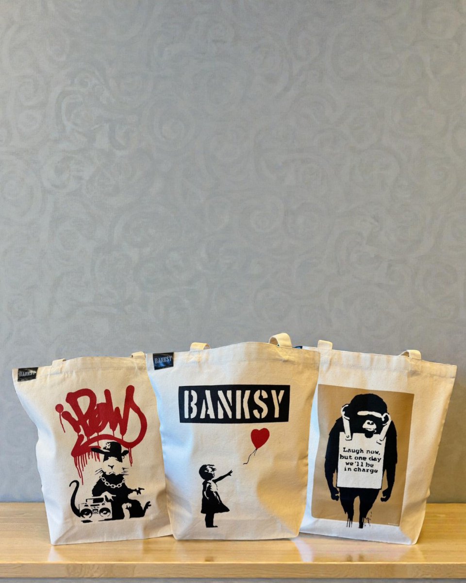 MFactorygroup's tweet image. 🎨アートを日常に
WCP公認・バンクシーアートトートバッグ

A4対応＆大容量で通勤・通学にも◎
シンプルなのに存在感あるデザインで
コーデのアクセントにおすすめ👜

詳細はこちら↓
mfactorygroup.stores.jp/items/69095065…

#バンクシー #トートバッグ #アートバッグ #A4対応