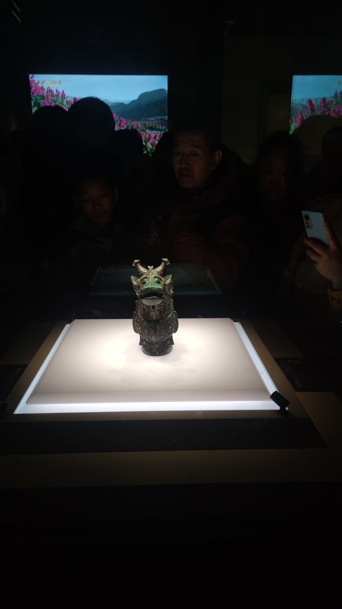 YQ7774's tweet photo. #shanxi museum

晋侯鸟尊（西周）：（去的最多，竟然没有拍到镇院之宝，就用小冰棒���替吧）凤鸟回眸造型，尾羽作象鼻，西周晋国象征

兽形觥（商代） ：造型夸张，细节精美

山西精美文物太多了，让我再去拍好多次！ https://t.co/dxUrtiaBM5