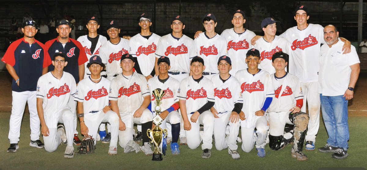 La novena de Indios se proclamó campeón Sub 18 Liga Miraflores en cierre dramática frente a Búhos con marcador de 10-7. Gran actuación de Pedro Rodríguez con 2 jonrones y se encaramó en la loma para asegurar la victoria en el último episodio.