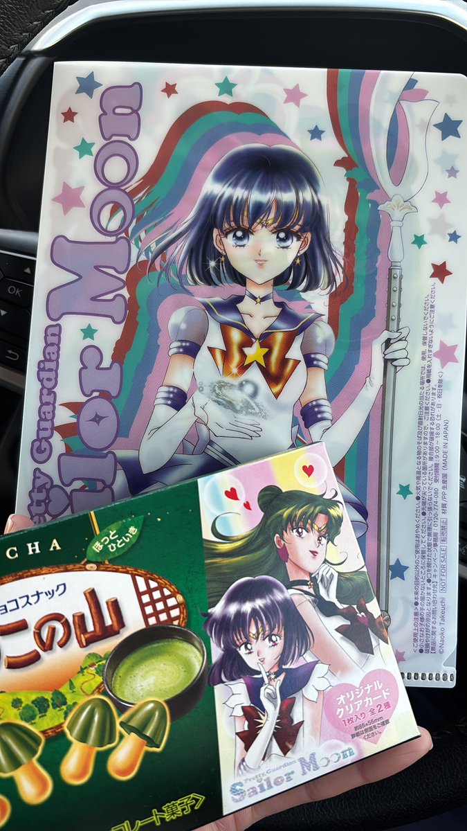 揃えたら1,300円は超えたので「1,300円⁉️」て声出したら店員さんがきのこの山を指差して「こちらが高いんですよねぇ」てお話してくれた。まって、900円のきのこの山なんです㌔…

あとクレカで支払おうとして間違えてキャッシュカードだしちゃって動揺しすぎ。