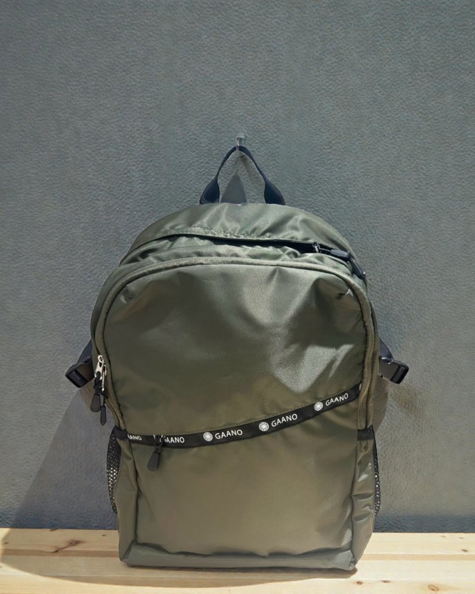 MFactorygroup's tweet image. 新作リュック登場！✨
シンプルで機能的なナイロン素材ラウンドリュック🖤
メインルームは広くてPCも収納OK、
日常〜通勤・おでかけにも使える万能バッグ🎒

詳細はこちら↓
mfactorygroup.stores.jp/items/68db3e72…

#リュック #バッグ #ナイロンバッグ #通勤通学 #デイリーユース