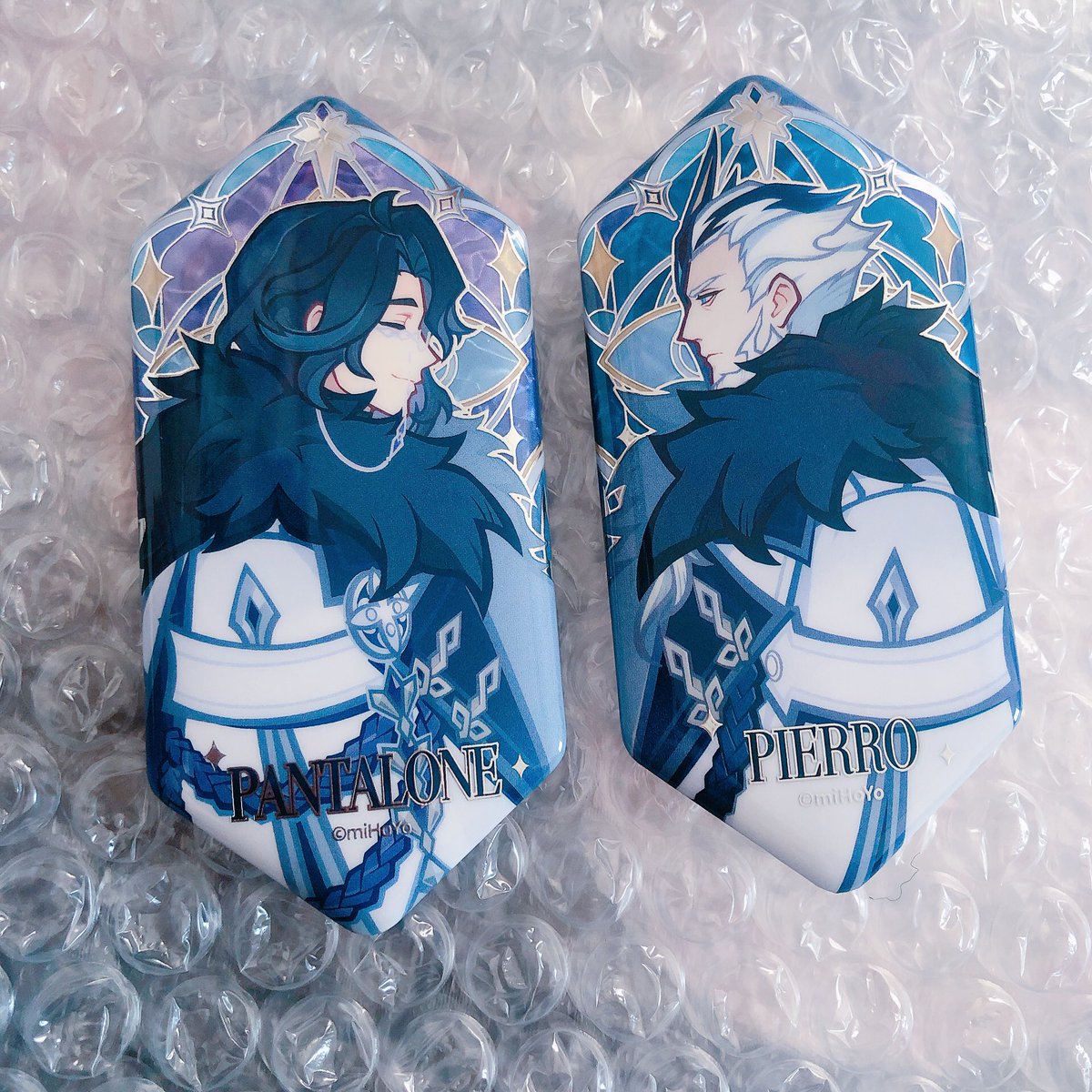 昨日見つけて思わず買った執行官缶バッジ、デザイン良すぎるな…