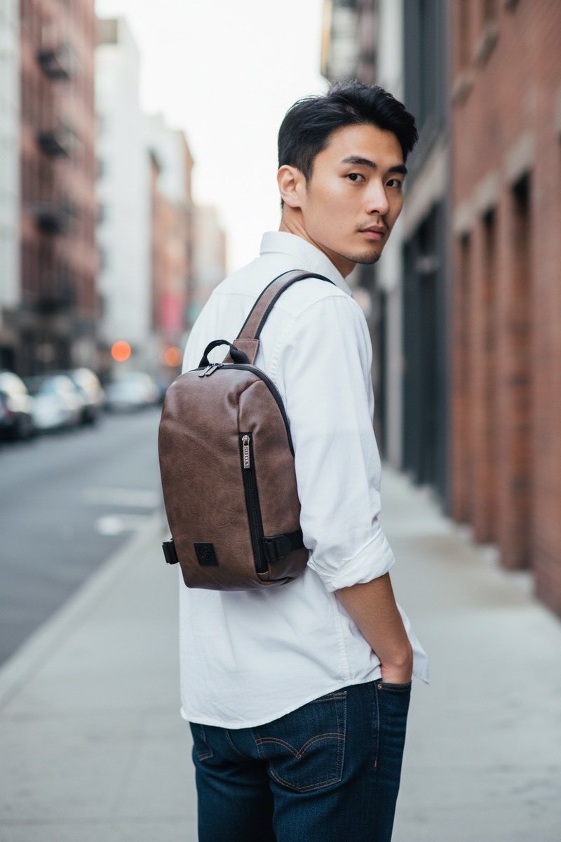 MFactorygroup's tweet image. 軽量で使いやすい 2WAYボディバッグ🎒
体にフィットするデザインでズレにくい！
スマホ・財布・小物も収納OK✨
普段使い〜お出かけにも◎

詳細はこちら↓
mfactorygroup.stores.jp/items/68d9f52a…

#ボディバッグ #2WAY #軽量バッグ #普段使い #カジュアル