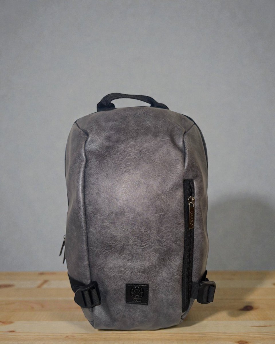 MFactorygroup's tweet image. 軽量で使いやすい 2WAYボディバッグ🎒
体にフィットするデザインでズレにくい！
スマホ・財布・小物も収納OK✨
普段使い〜お出かけにも◎

詳細はこちら↓
mfactorygroup.stores.jp/items/68d9f52a…

#ボディバッグ #2WAY #軽量バッグ #普段使い #カジュアル