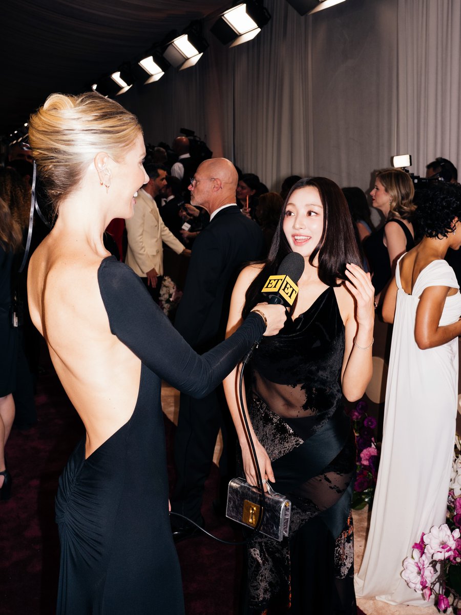 JIHYO being interviewed on the Golden Globes red carpet.
