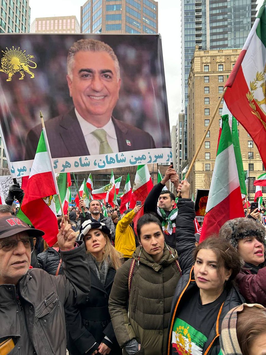 Fereshteh3javid's tweet image. نفس باد صبا مشک فشان خواهد شد
عالم پیر دگر باره جوان خواهد شد 
جان ما فدای شاه و‌میهن 
#جاویدشاه 
#KingRezaPahlavi