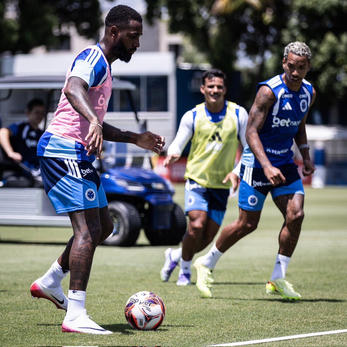 Zoaram pq perdemos para o Pousao com sub-20, mas quando for o time de vocês é isso ai que lhe esperam kkkkk