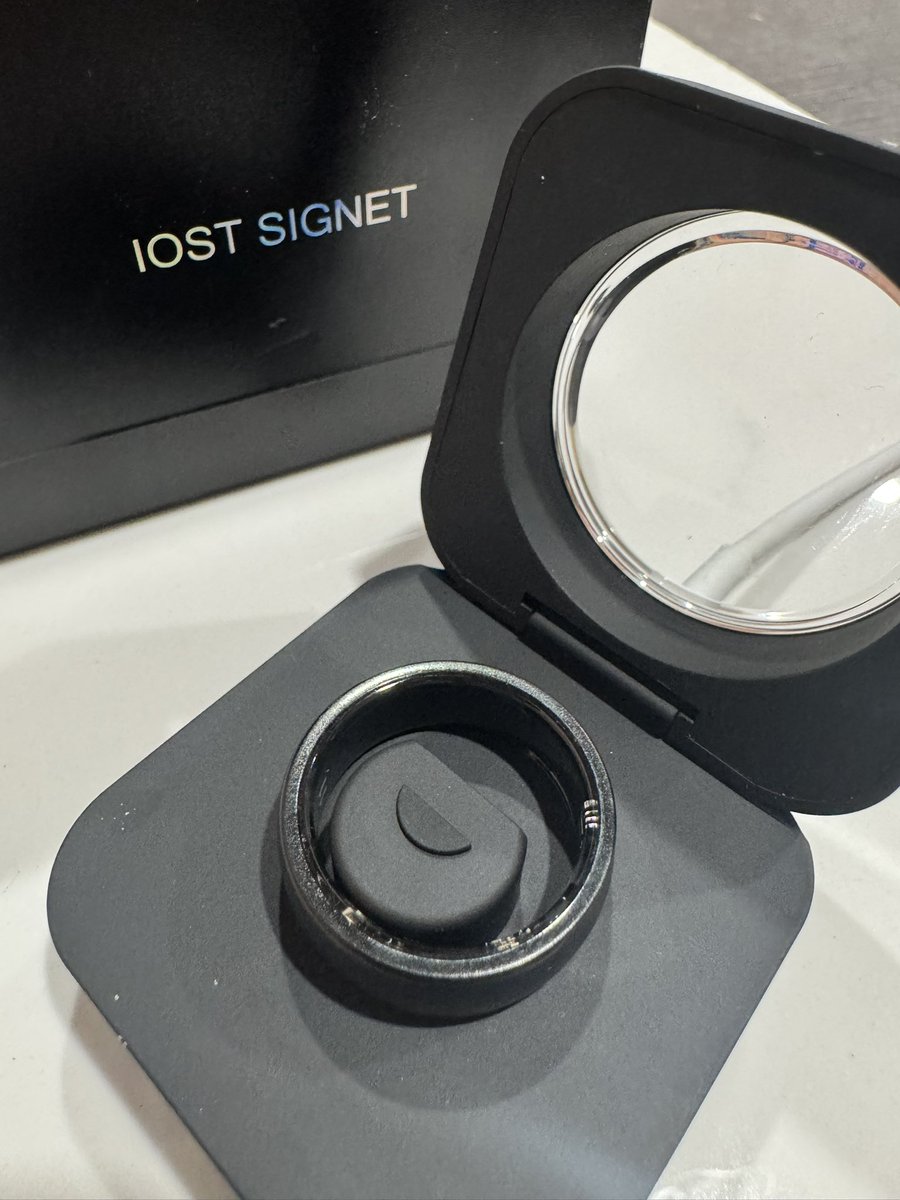 IOSTcallister's tweet image. The World’s First Biometric Ring has finally arrived 🙌 huge thanks to the #iost community @IOST_Official