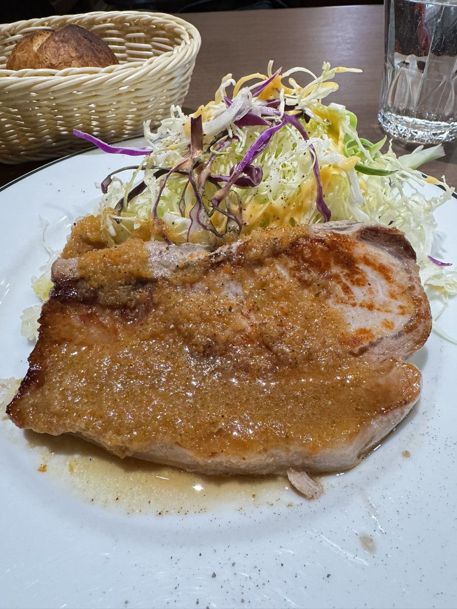 onzoooo's tweet image. 日替わりランチ
宮城県産黒豚のジンジャーポーク
牛蒡のポタージュ
自家製パン

#BrasserieGyoran