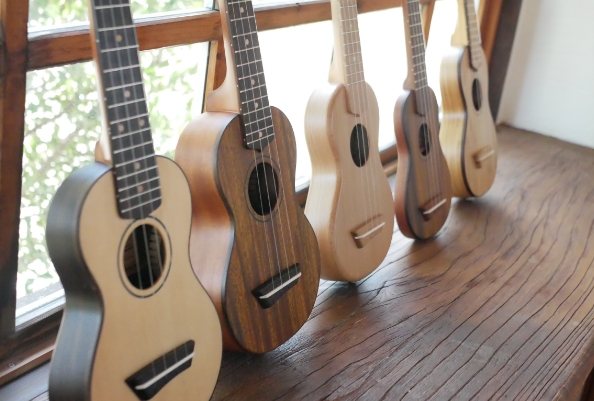 yamano_guitar's tweet photo. 厚さ2cmの超小型ウクレレ「たびレレ」や、
竹材で仕上げた美しい木目の「竹レレ」など、
ユーモアたっぷり、
こだわりたっぷりのG-Laboウクレレ♪
在庫一覧はこちら
https://t.co/b2LK4mGgwp
#山野楽器
#GinzaGuitarGarden
#銀座
#Ginza
#ウクレレ
#Ukulele
#GLabo https://t.co/V1y8H3uEip