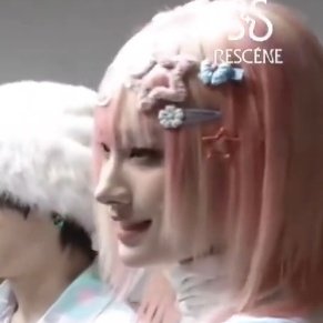 gentlewhisperss's tweet image. I'm in love with her perfect side profile...