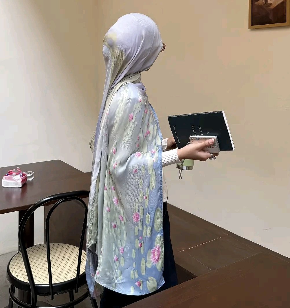 rainyychaa's tweet photo. baru nyadar ternyata floral hijab tuh underrated🥲 padahal dipake tuh langsung bikin look lebih hidup, no effort but looks put together 🌸⭐️🫶 https://t.co/bLipGRrok6