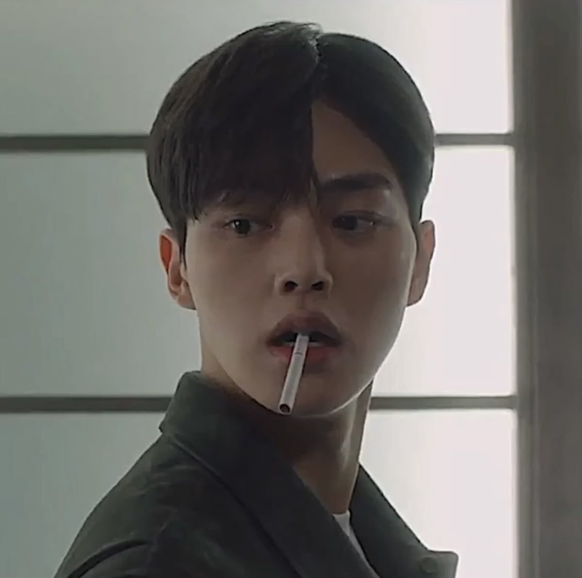 mymongci's tweet image. 나는 담배 피는 사람을 싫어하는게 아니라
담배 피는 못생긴 사람을 싫어하는거다