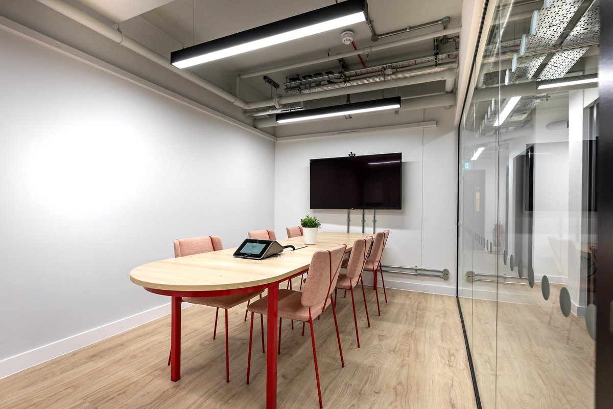 We spend a lot of time making sure our lighting isn’t the most noticeable thing in the room.

That’s usually a good sign.

synergycreativ.com

#GoodDesign #OfficeLighting
