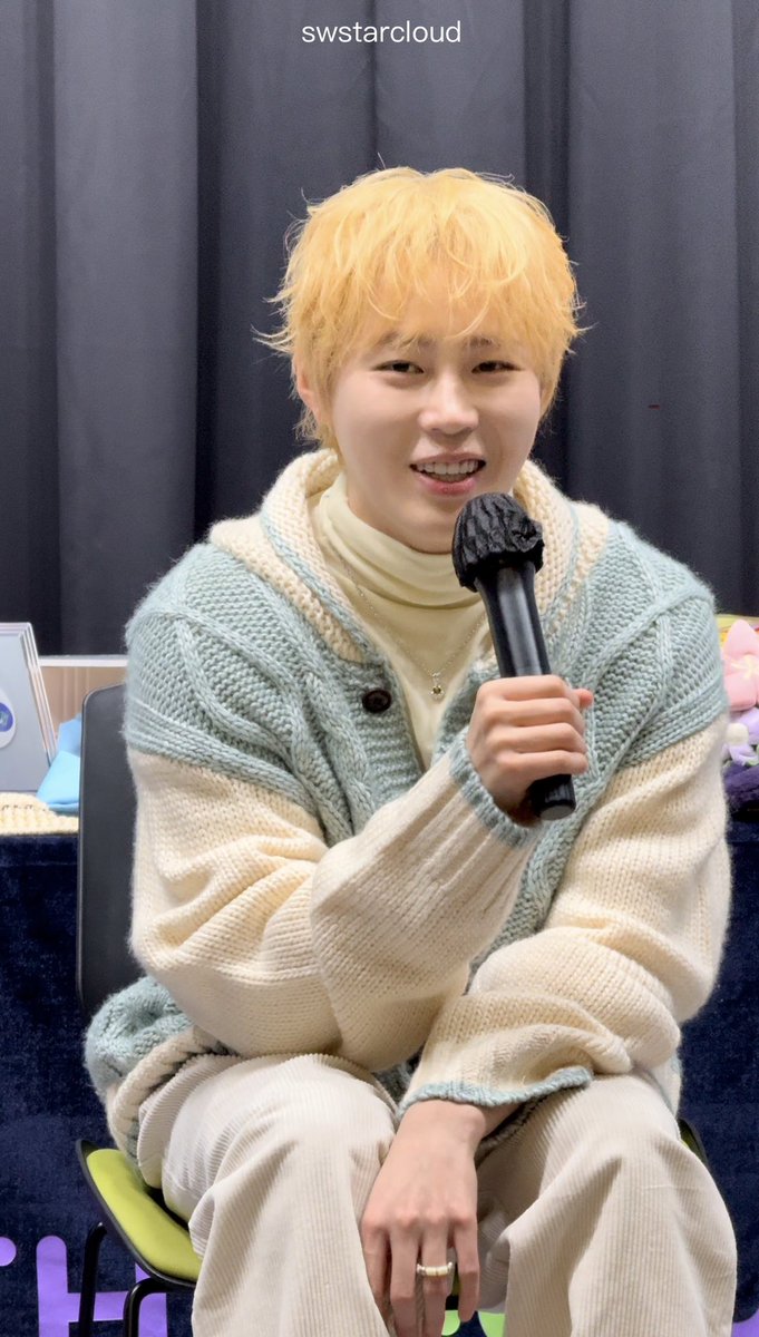 260111 하성운 위드뮤 팬싸
어떻게 그냥 앉아 있어도 이렇게 귀여워 ㅠㅠ
#하성운 #HASUNGWOON