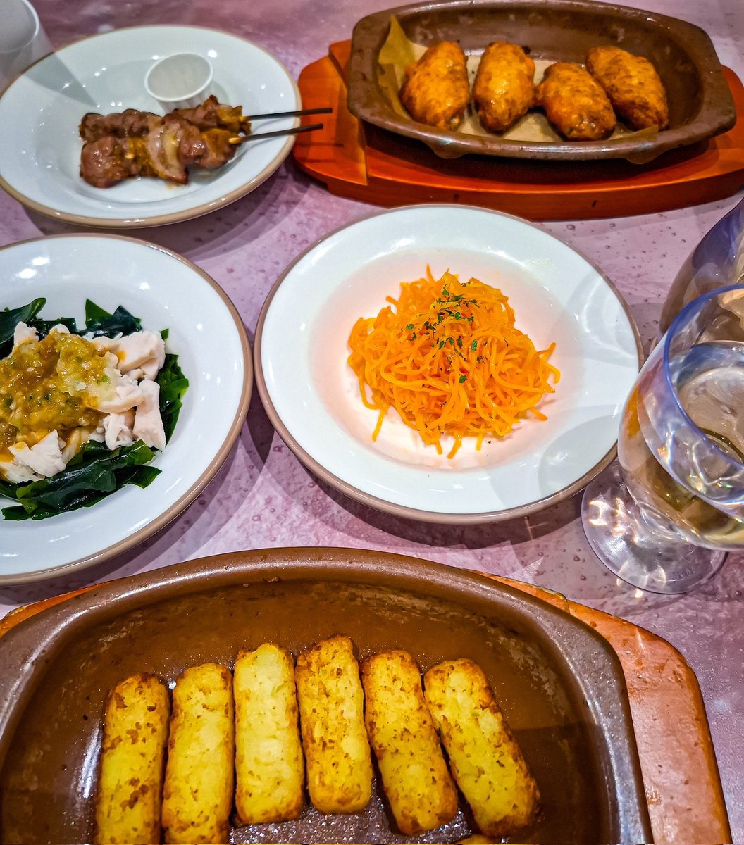 tabehapi's tweet image. 久しぶりにサイゼで昼飲み🍻