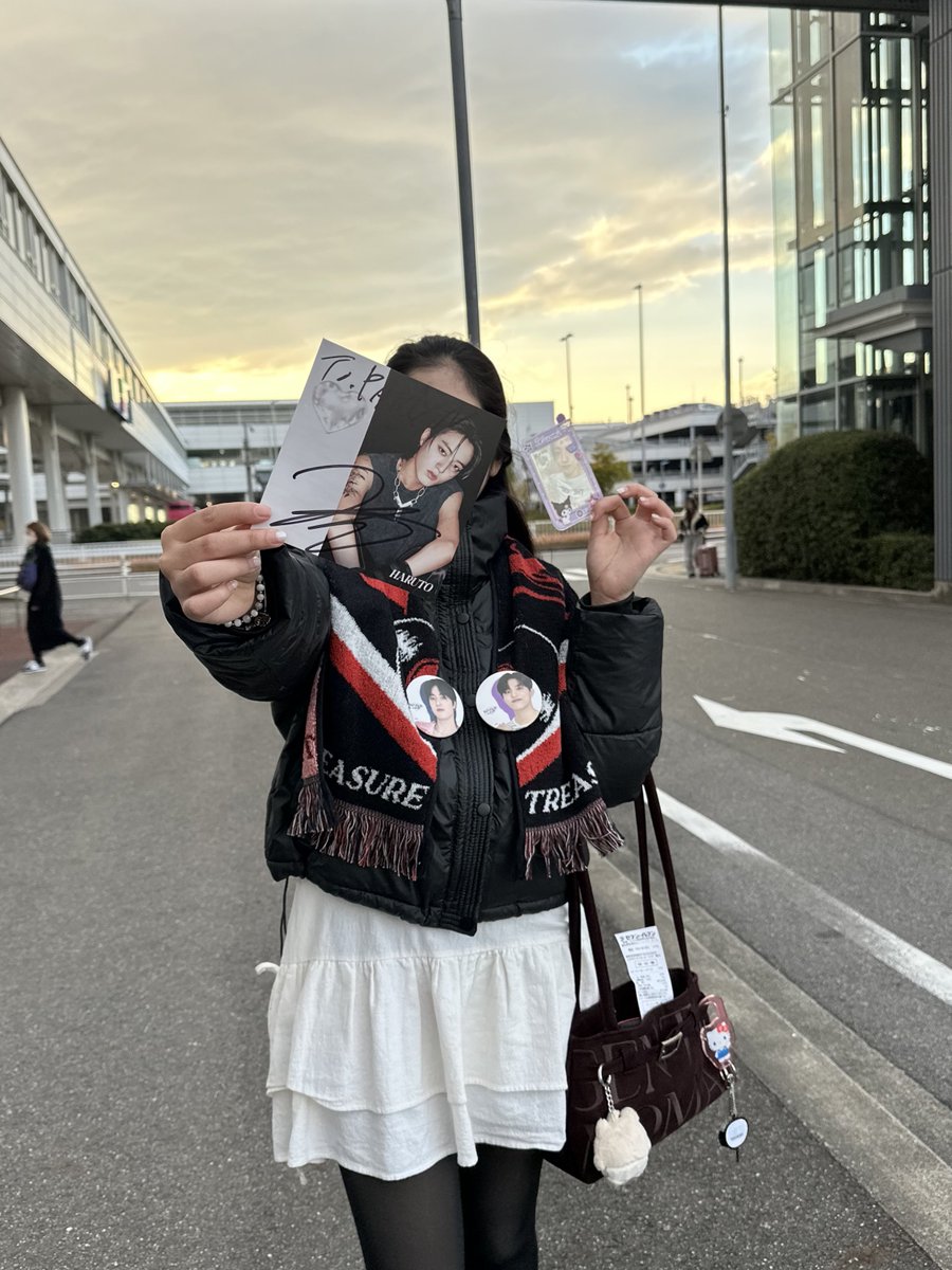 รีวิวคุยกับโตะ🤎🦋
เดินเข้าไปสตั้นกับความหล่อของโตะไปแล้ว 3 วิ แล้วโตะก็เงยหน้าขึ้นมา (แบบไม่พูดไรหรอㅋㅋㅋ)

🎀 haruto you can update selca with jeongwoo pls 
🦋 selca ?
🎀 yes selca with jeongwoo ya
🦋 okay 

จะรอโมเม้นรูปคู่น้า💘💘