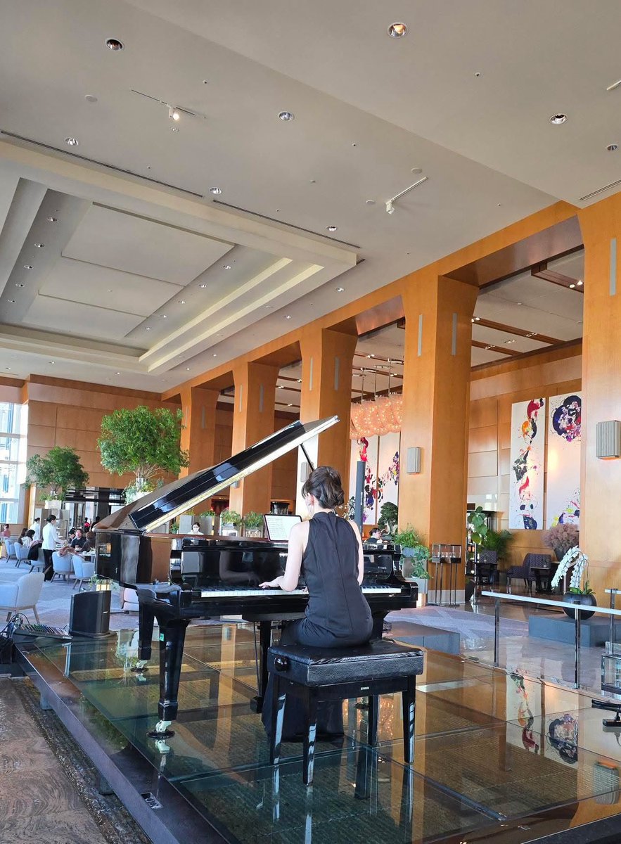 今年初のリッツ・カールトン演奏🎹
今日は新しいドレスで👗