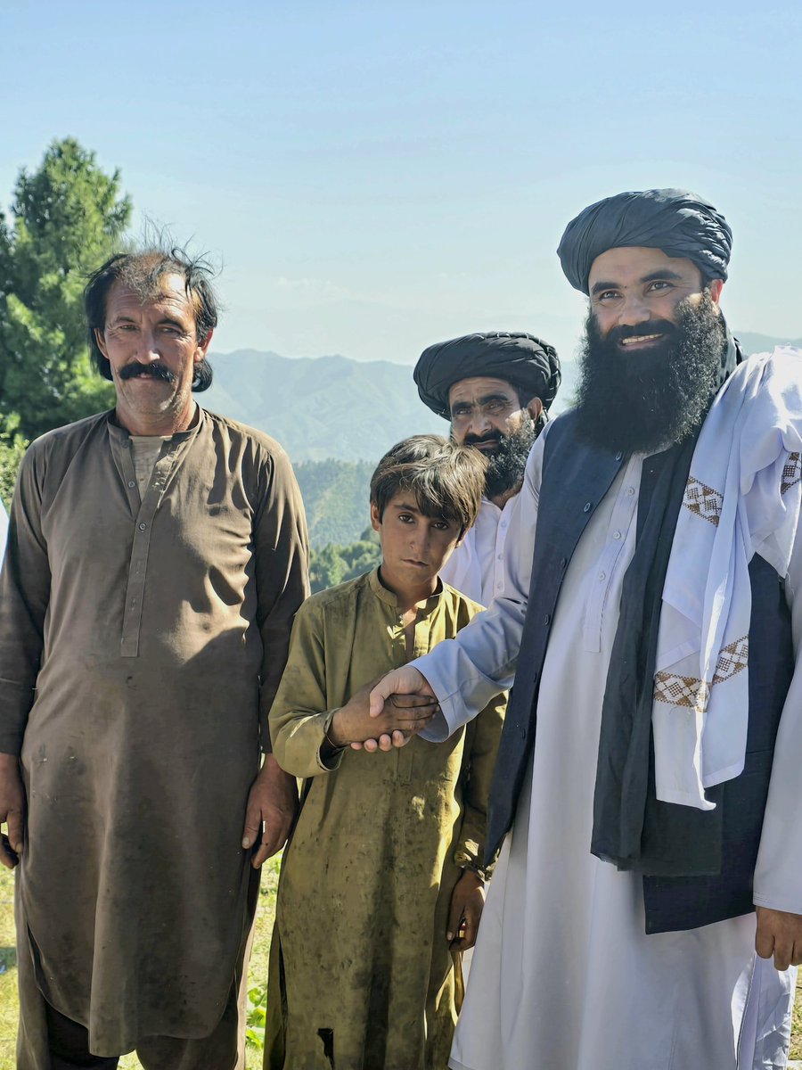 Zalmai40's tweet image. په مسلمه امت زړه سواند او مشفق مشر.
ته واقعاً لوی الله ته په دې دلیل محبوب يې چې ستا محبت يې د پاکو مؤمنانو په زړونو کې اچولی دی.
ته سعادتمن يې،
ته يو اتل يې، ته يو نه ستړی کېدونکی مجاهد يې، رب دې په خپل سپېڅلي مسير ثابت قدمه لره.🤲
حفظه الله تعالی 🌹🙌