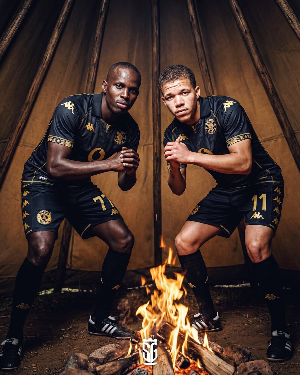 Ndile_Mthombeni's tweet image. Saw this KC kit concept on Insta, colors inspired by that beautiful 50th Nike x KC kit. 👌🏾
Made by: son &amp;amp; graf.