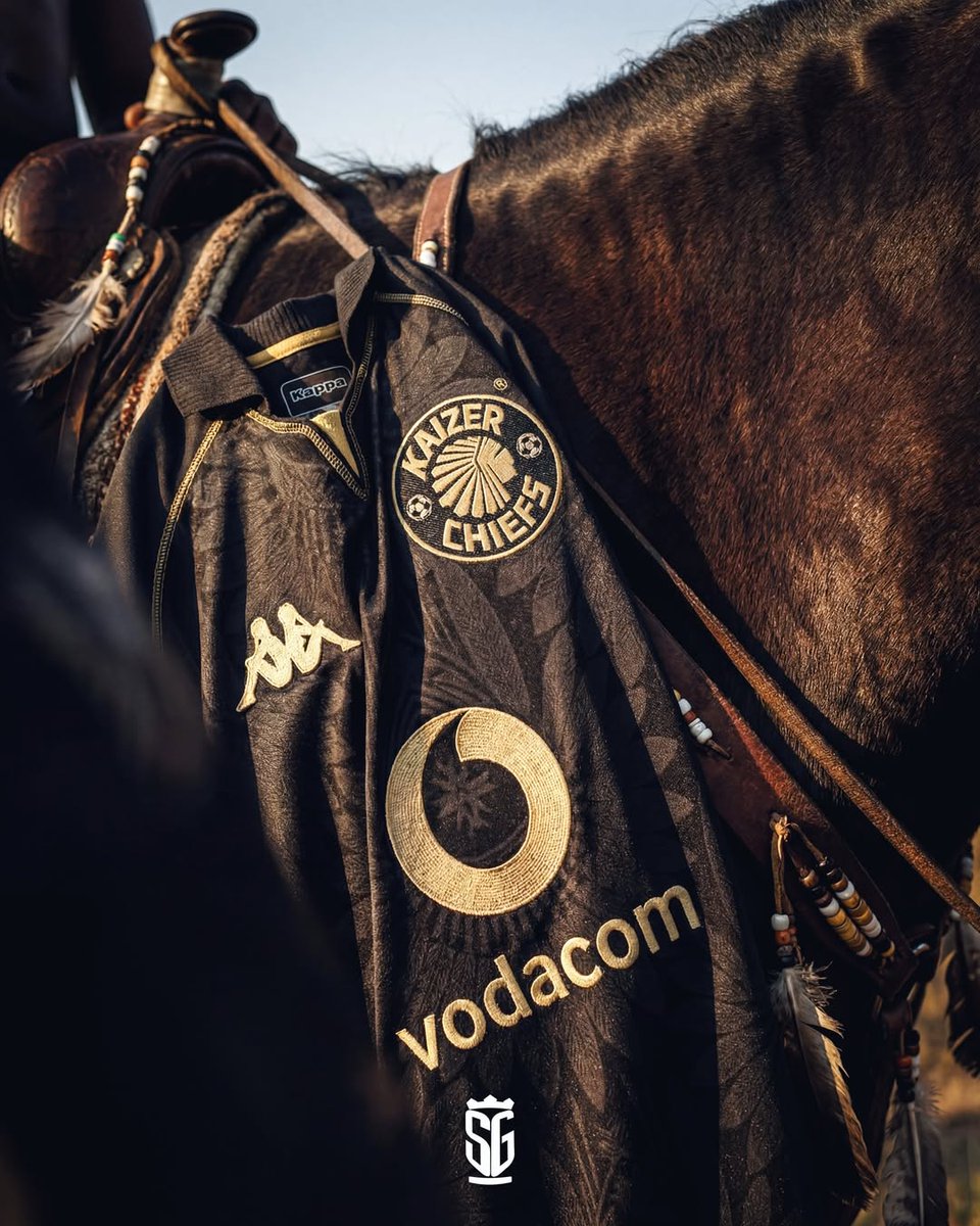 Ndile_Mthombeni's tweet image. Saw this KC kit concept on Insta, colors inspired by that beautiful 50th Nike x KC kit. 👌🏾
Made by: son &amp;amp; graf.