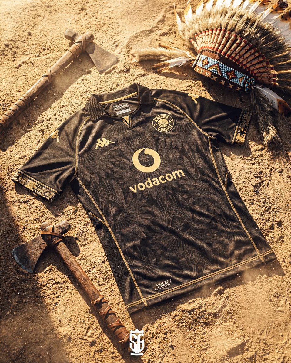 Ndile_Mthombeni's tweet image. Saw this KC kit concept on Insta, colors inspired by that beautiful 50th Nike x KC kit. 👌🏾
Made by: son &amp;amp; graf.