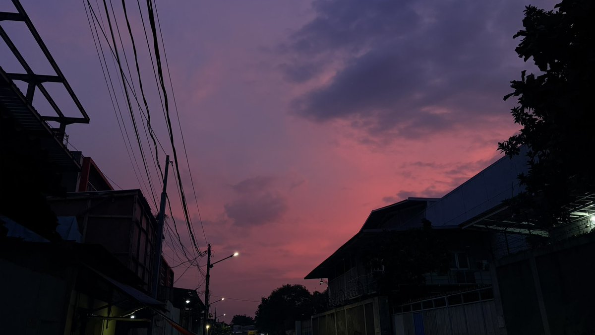 Puffylova tweet media