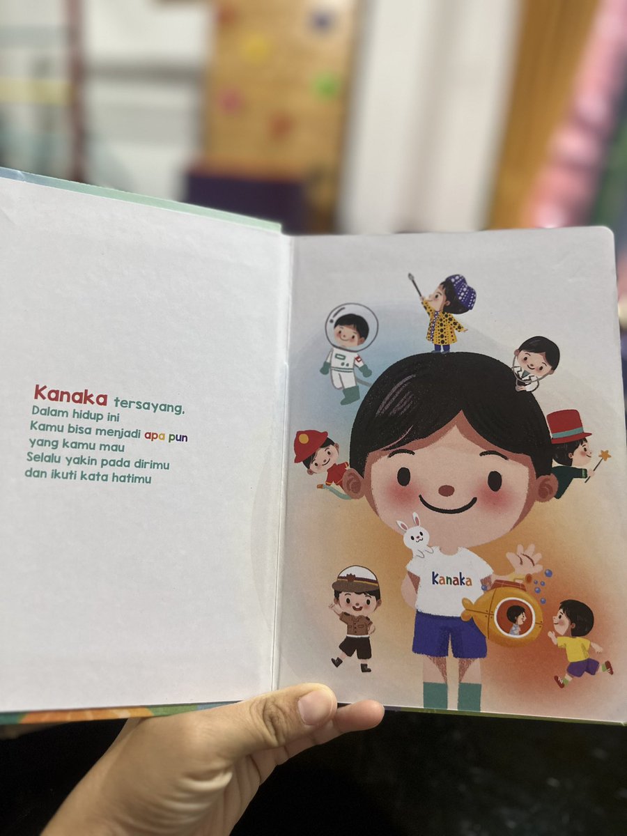 bintang_praba's tweet photo. Buku ini aku dedikasikan untuk anak pertamaku. Duh mewek, baca ini aja sedih. Disini tersimpan doa di dalam setiap lembar buku yg dibuat https://t.co/AcoEbVbiBQ