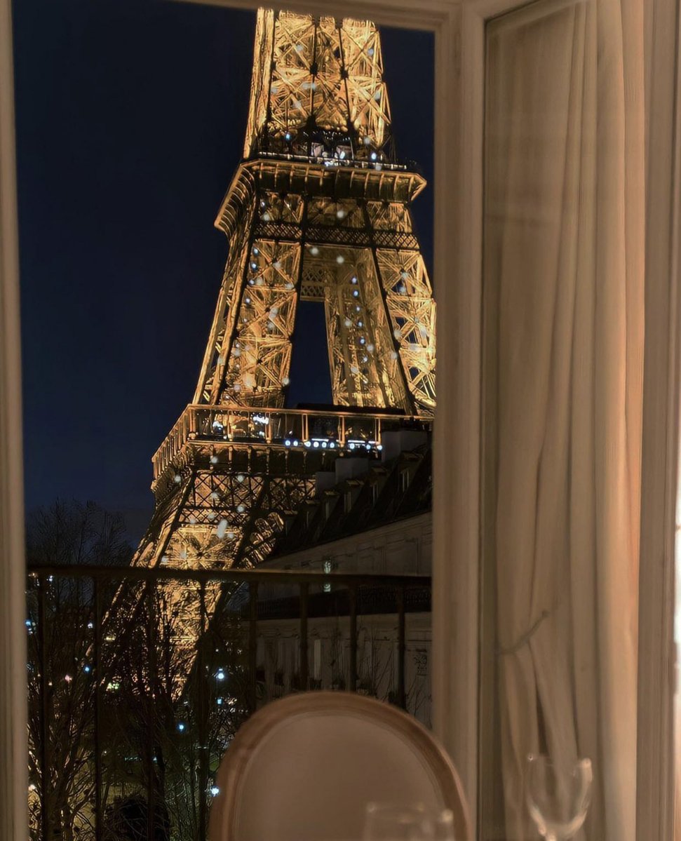 Parisianaes1's tweet image. Beauty of the night