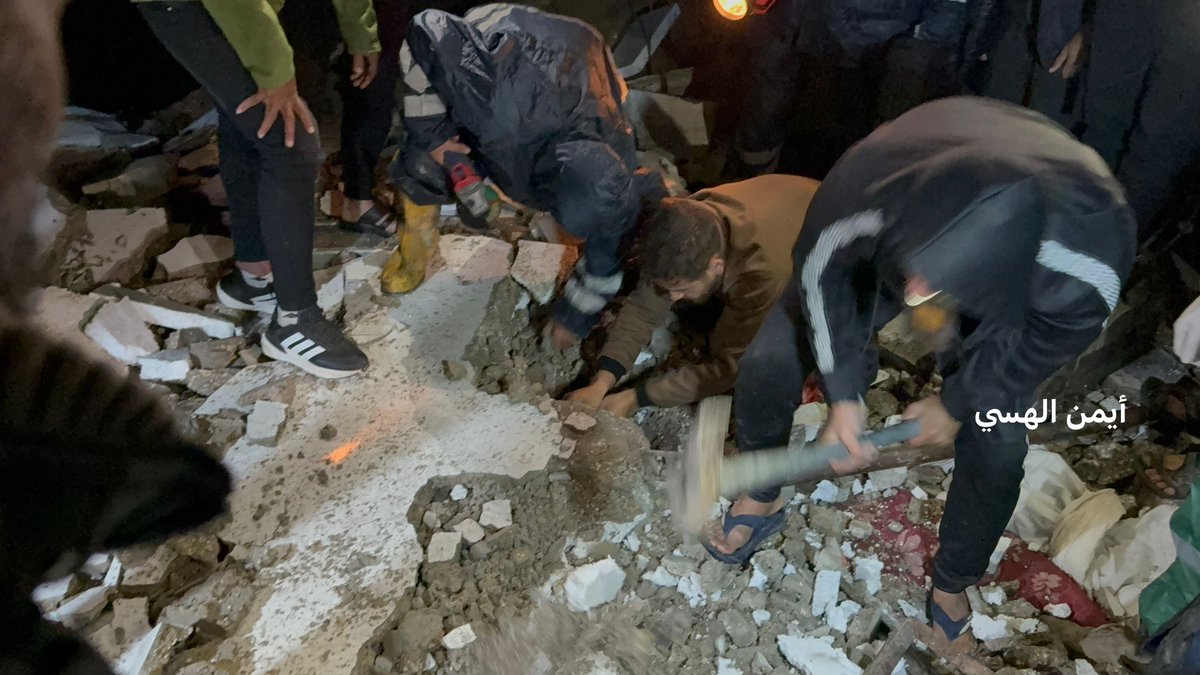 MahaGaza's tweet image. As a violent windstorm has battered Gaza since yesterday evening, a wall collapsed on a displaced family in western Gaza City overnight, killing two Palestinians: 72-year-old Muhammad Hamouda and 40-year-old Doaa Hamouda. Several others were injured.

This morning, a one-year-old…