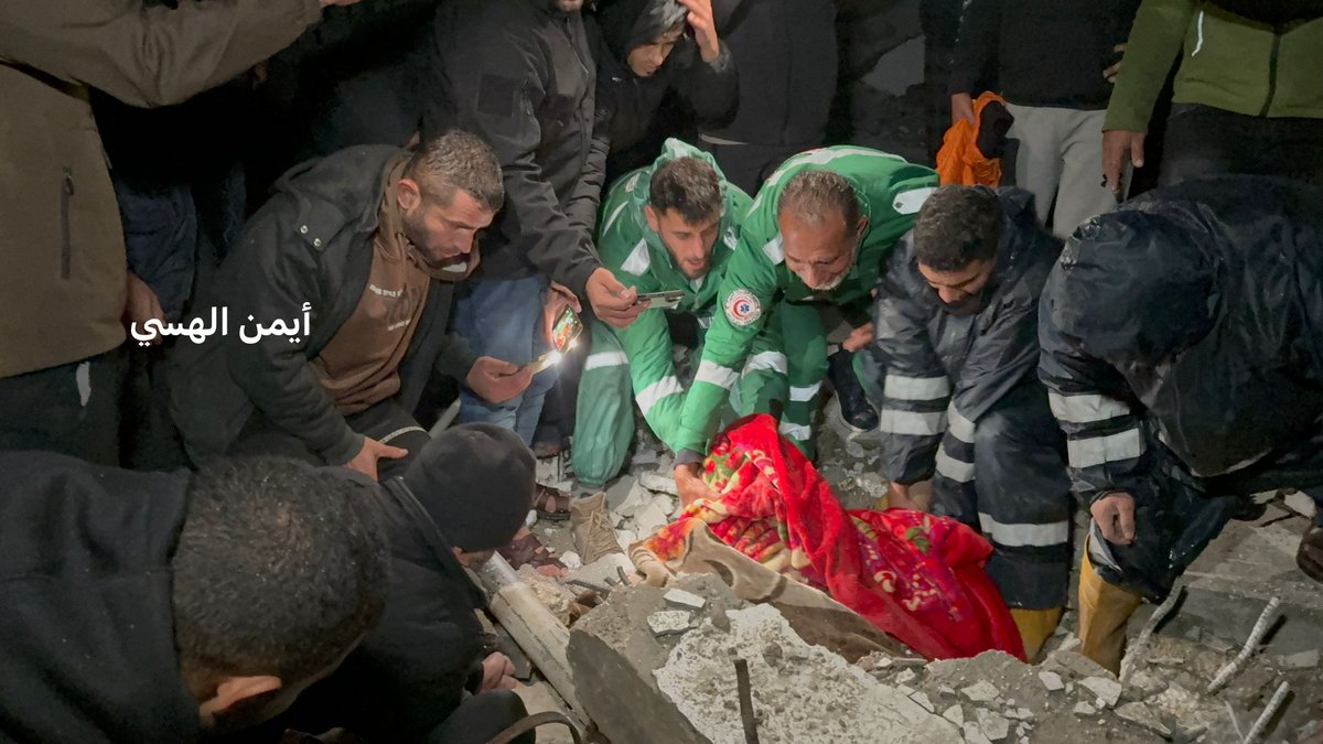 MahaGaza's tweet image. As a violent windstorm has battered Gaza since yesterday evening, a wall collapsed on a displaced family in western Gaza City overnight, killing two Palestinians: 72-year-old Muhammad Hamouda and 40-year-old Doaa Hamouda. Several others were injured.

This morning, a one-year-old…