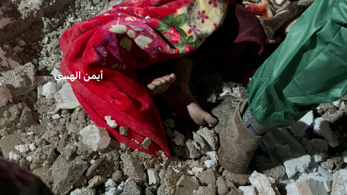 MahaGaza's tweet image. As a violent windstorm has battered Gaza since yesterday evening, a wall collapsed on a displaced family in western Gaza City overnight, killing two Palestinians: 72-year-old Muhammad Hamouda and 40-year-old Doaa Hamouda. Several others were injured.

This morning, a one-year-old…