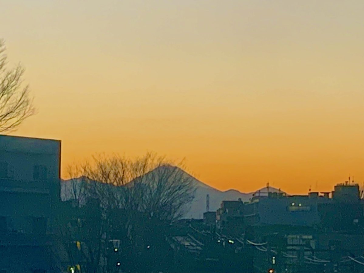 いつもの駅のひとつ手前のバイト後ご褒美富士山