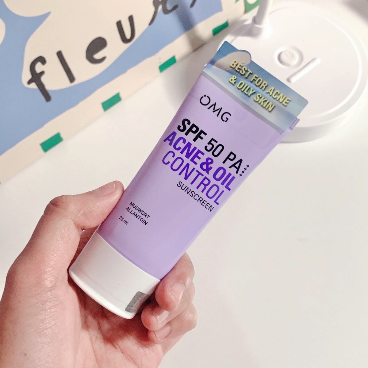 arccsia's tweet photo. definisi budget tipis tapi pengen sunscreen bagus, cobain sunscreen OMG! 💭🧾

harga 30 ribuan, dan cocok buat oily skin dan acne prone skin. &amp; udah SPF 50 PA++++, 

kulit sensitif rapatkan barisan kesini! 💌

#SunscreenOMG #SunscreenViral #SunscreenJerawat #OMGBeauty https://t.co/4sygfNivt5