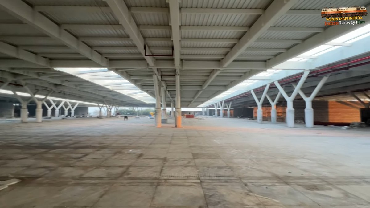IndiaInfra02's tweet image. Work Progress on Delhi's new Bijwasan Railway Station and multimodal hub, with direct connections to IGI Airport, Metro, and ISBT. Underground tunnel works are completed. (📷Varun Makhnotra)