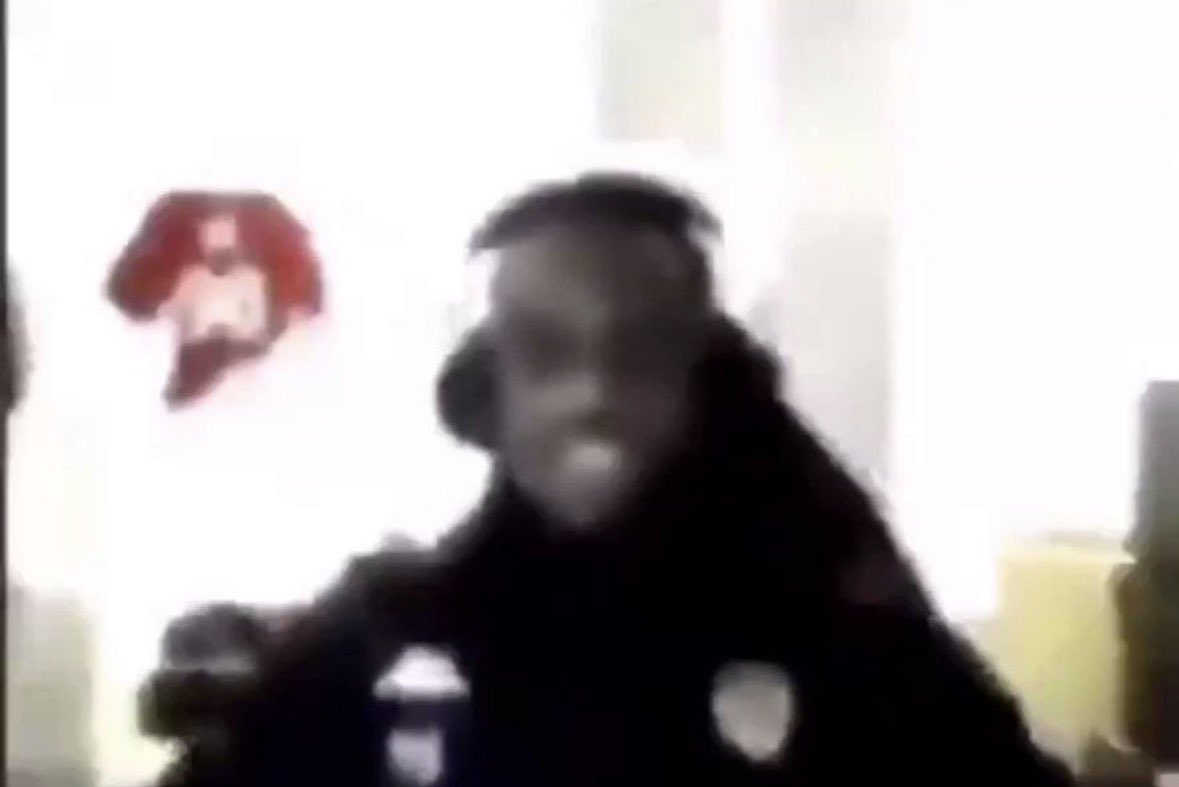 yacinetha's tweet image. Le mot « rabbin » quand on le lit à l’envers: