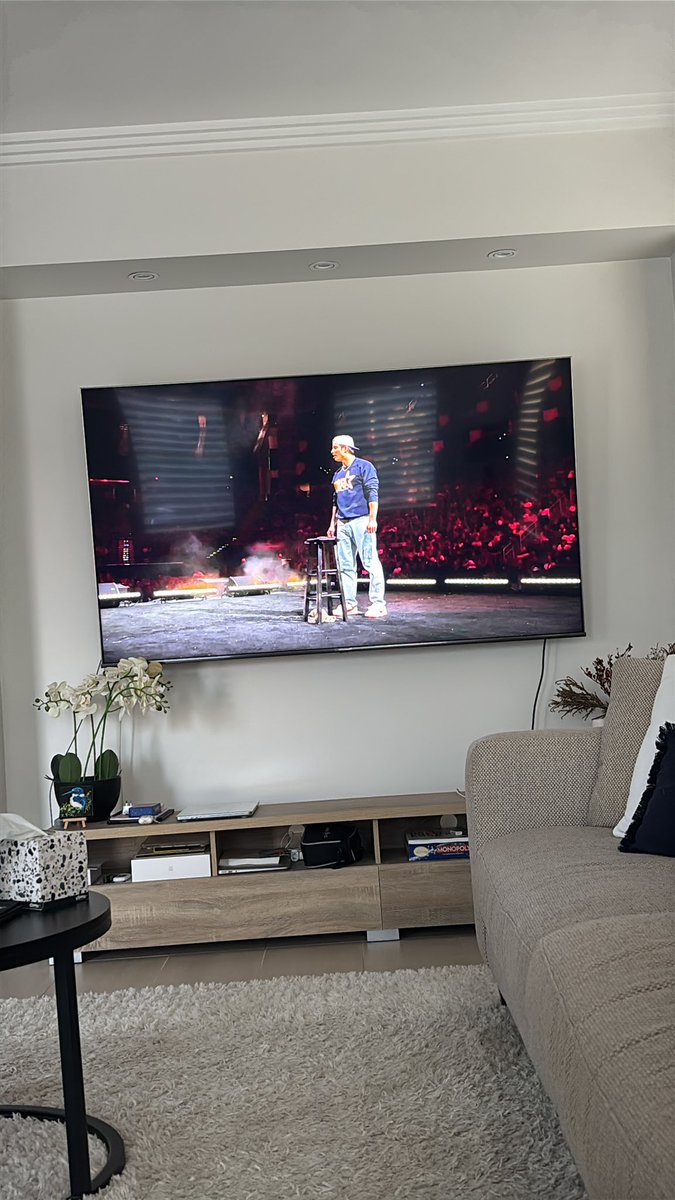 amybuj's tweet image. See you in 19 days @mattrife 🫶🩷🇦🇺#StayGoldenWorldTour