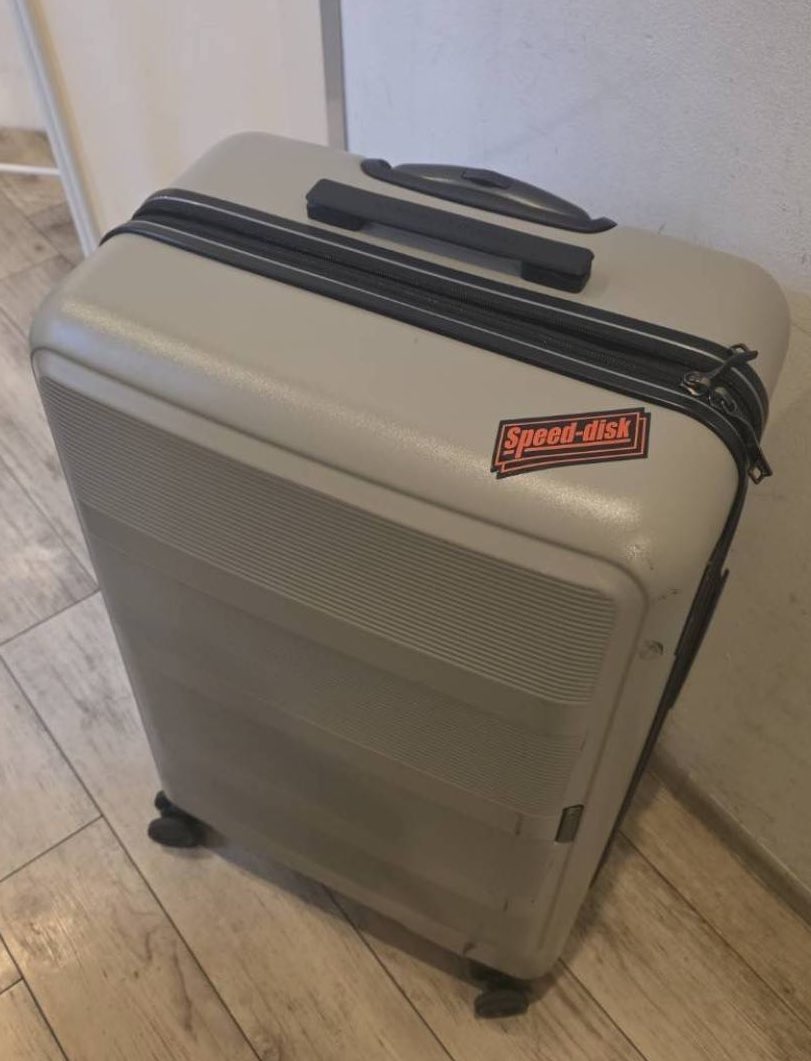 年末の北海道から先日の大阪名古屋まで重い機材パッケージしても全然元気どころか快適に運んでくれてて、まじこれなかったらと思うとぞっとするくらい働いてるくれてる🙂‍↕️この先もよろしくだよ🌀  #リップル #sacsbar #サックスバー #transitlounge #トランジットラウンジ