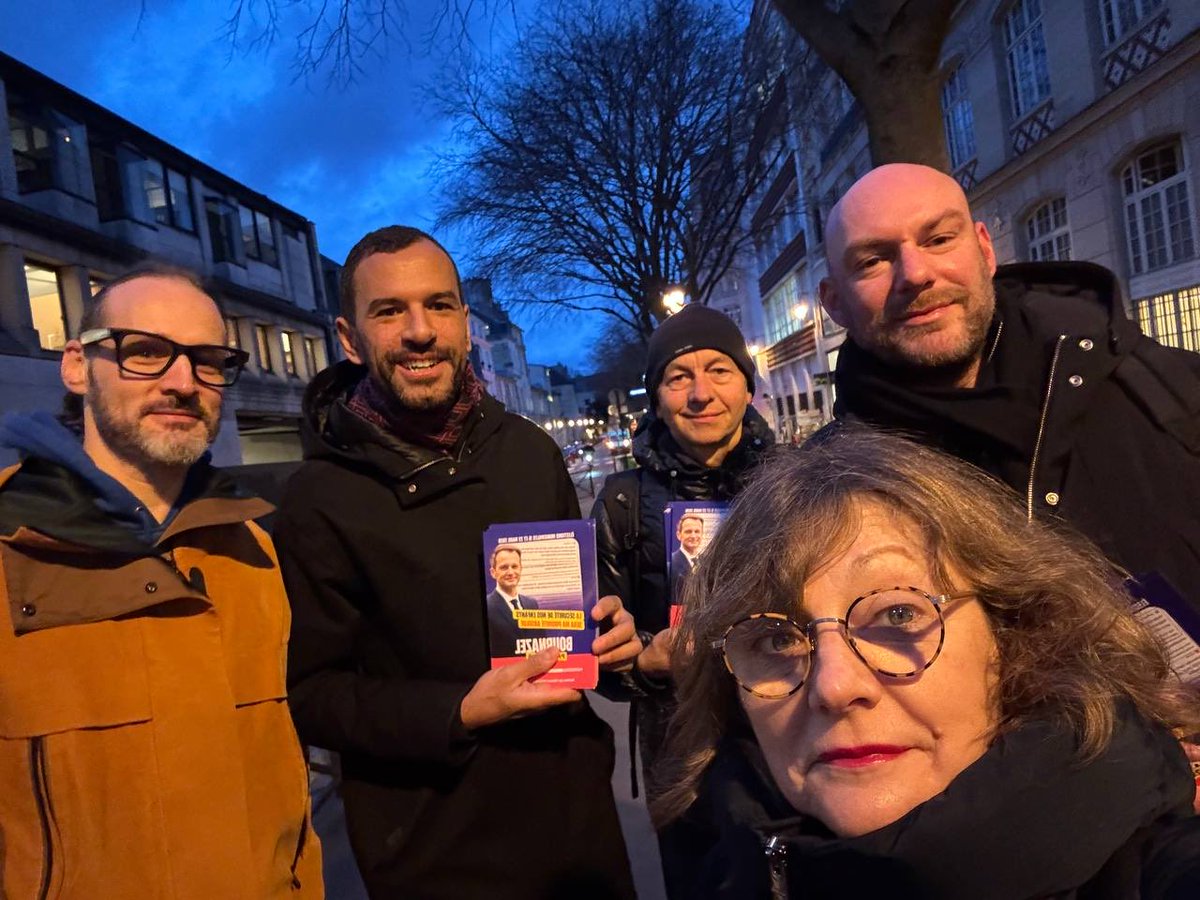 Pyb_Paris1234's tweet image. Bonjour les parents 🙌🏻🚸
Rues de la Perle, des Quatre-Fils et des Hospitalières Saint-Gervais ce matin pour partager les propositions de @pybournazel sur le périscolaire et plus largement parler de l’avenir des familles dans #ParisCentre 
#Bournazel2026  @Bournazel2026