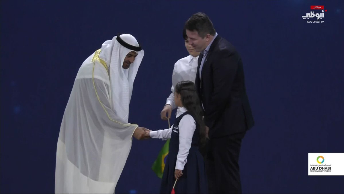 رئيس الدولة يكرم الفائزين بجائزة زايد للاستدامة #أسبوع_أبوظبي_للاستدامة 