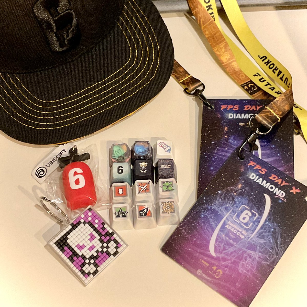 natsumi_r6s's tweet image. #FPSDayX
去年に続いて2回目の参加！
2日間、たっぷり楽しませていただきました！
ここにいる人、みんなシージ好きなんだなぁと思うと、なんか嬉しかった！

スモークのアイコンキーホルダー自作して行ったけど、なかなか難しかった…！