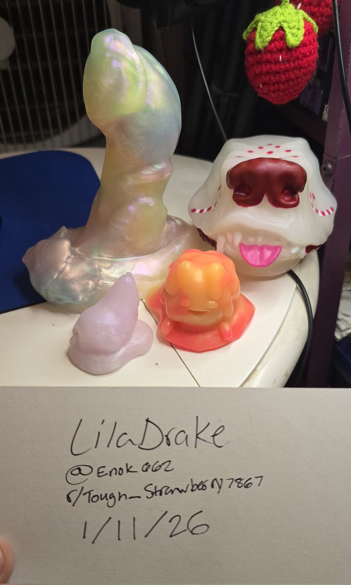 Day late with a quick sale🍓❤️ 

85$ shipped this week