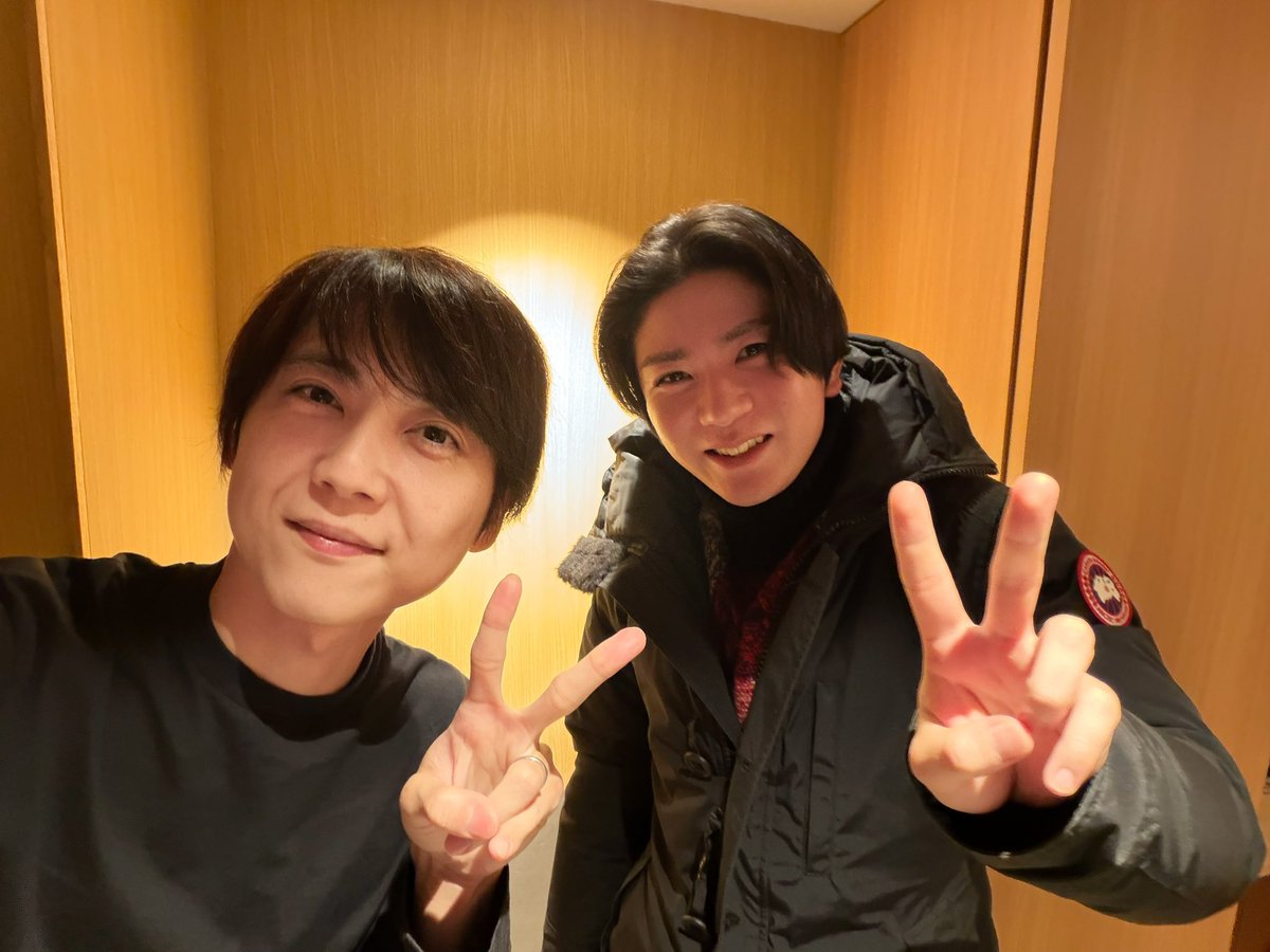 ラジオで共演した髙橋優斗くんと
数年の時を経て、ごはんへ🍚

かわいい甥っ子の一人として、何があっても
変わらず、ずっと応援してきました。

彼のキラキラは増してましたよ✨

再会した今、二人ともパフォーマー兼起業家に！笑
とても話が弾みました🥳

色々と楽しいこと、一緒に創っていこうね！