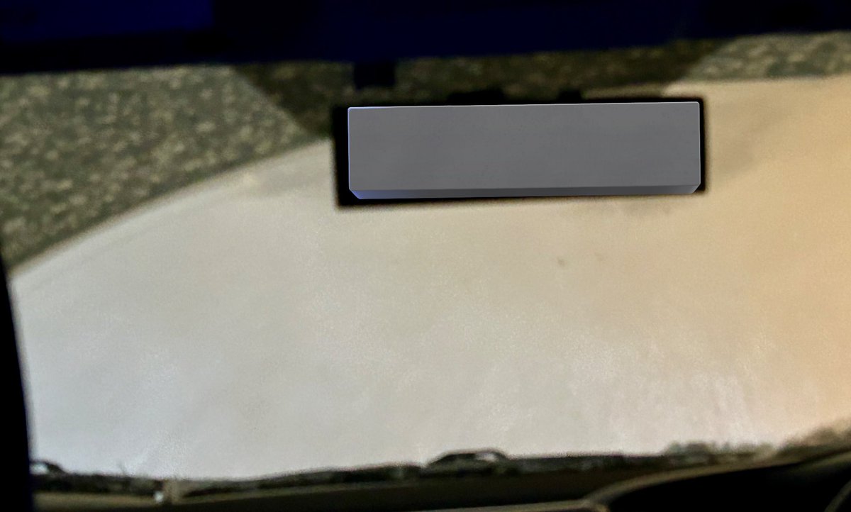 初めてのホワイトアウト😱
前に車がいないとほんとに何も見えない💦

視界ゼロ怖すぎる😱