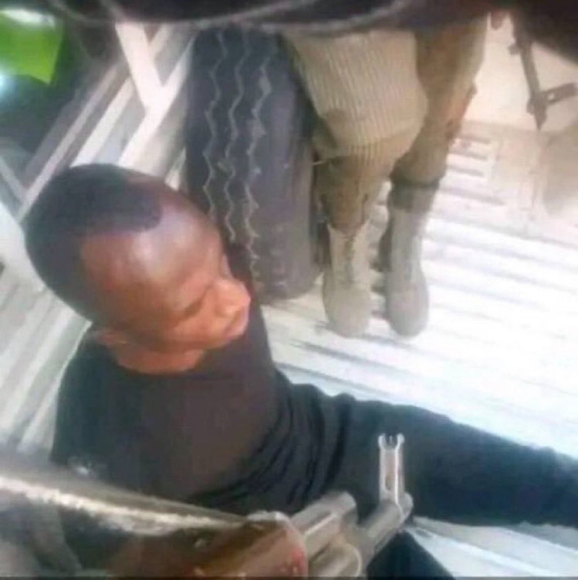 sammie_boi20's tweet image. They caught a thief in my area 😭😭